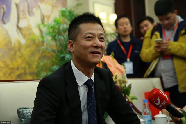 近日主创团队兵分两路，由导演顾长卫携两位主演周楚濋、蒋毅奔赴西安；特别出演范明与另两位主演曹骏、王玉雯奔赴武汉同时开启了全国 豆瓣5.2的《遇见你》不及格？