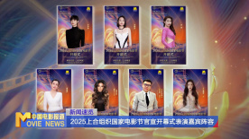 照片中，林允变化多套造型，时而魅惑复古，时而感性自然，气质出众演绎花季少女。